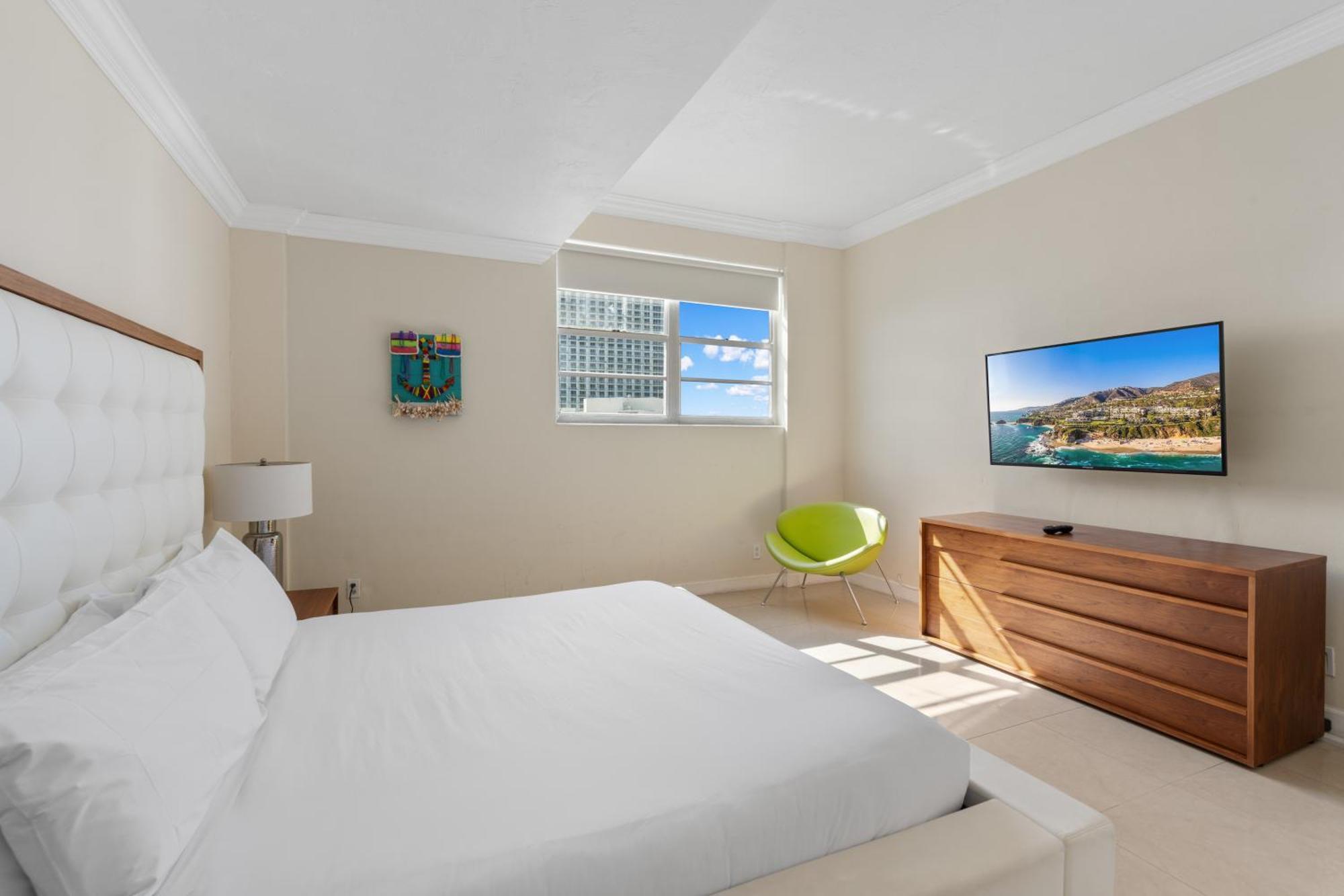 Promo Komffy Penthouse W King Bed And Ocean View At Tides 16th Floor Hollywood