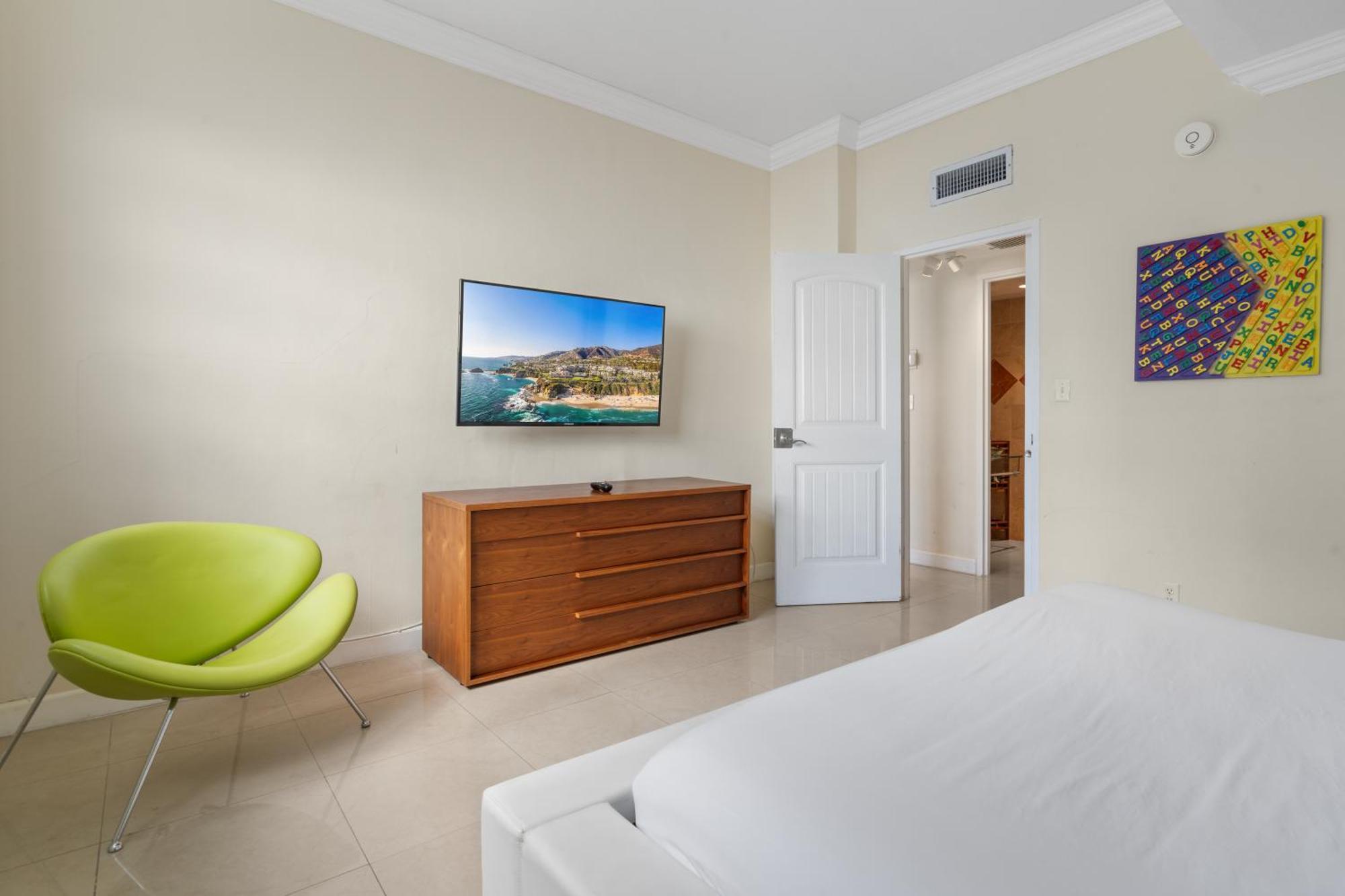 Promo Komffy Penthouse W King Bed And Ocean View At Tides 16th Floor Apartment