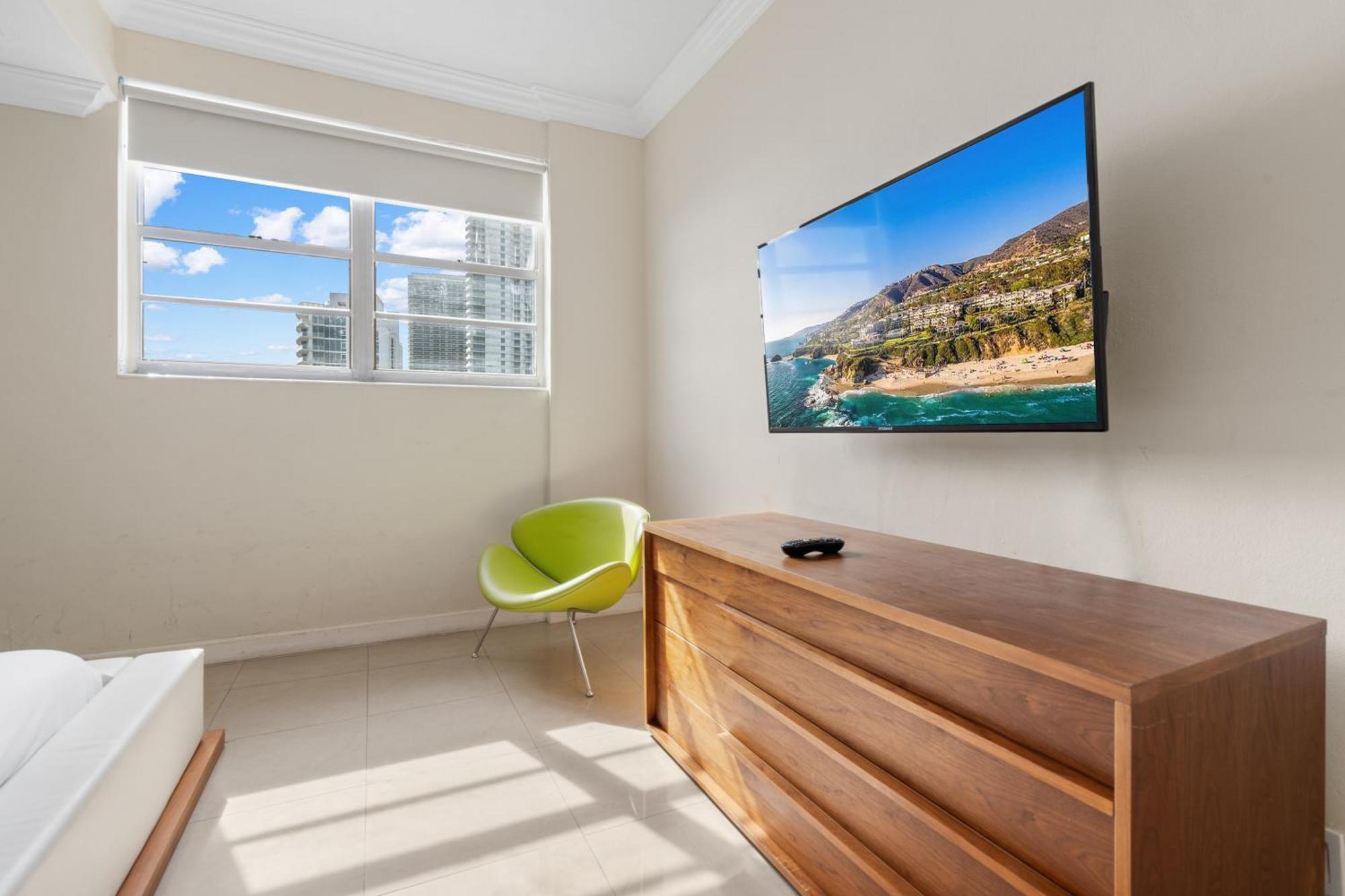 Promo Komffy Penthouse W King Bed And Ocean View At Tides 16th Floor Hollywood